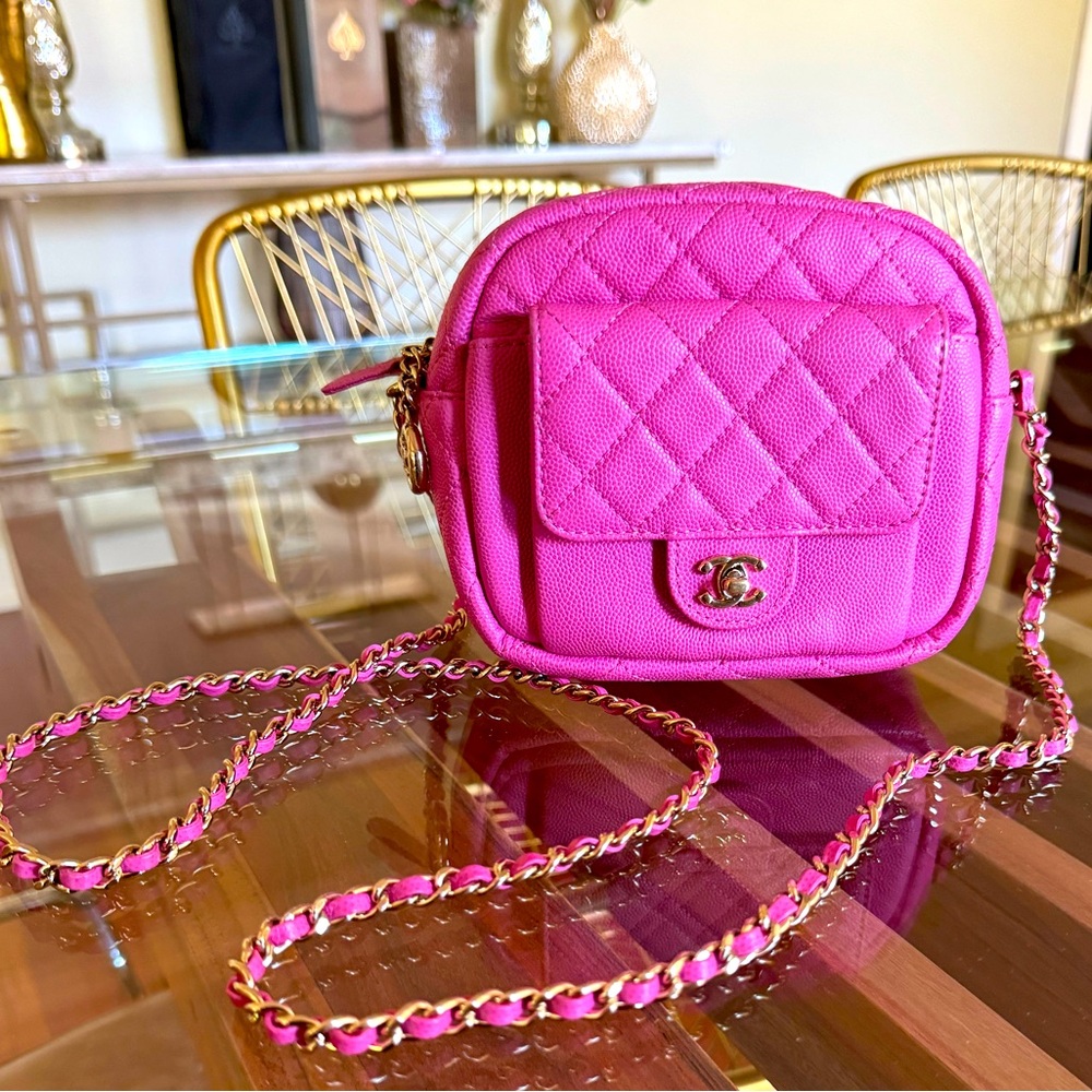 Rare!!! CHANEL Caviar Quilted CC Day Camera Case Pink